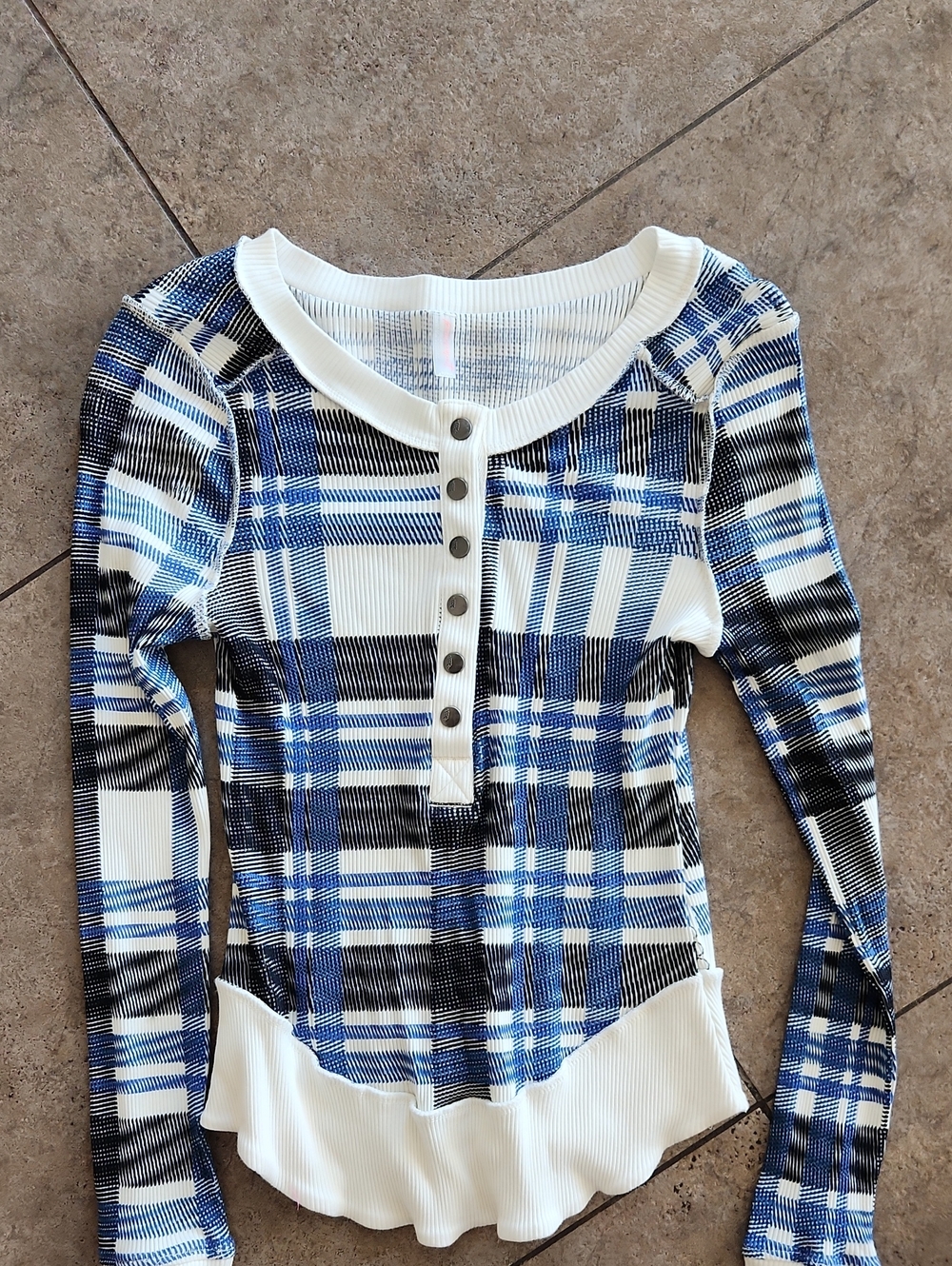 NWOT..Free People Movement Top - Picture 4 of 9
